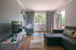 a living room with a couch and a tv at Atlantis Flat. Relaxing Moments in Machico