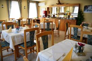 A restaurant or other place to eat at Hotel Weldi