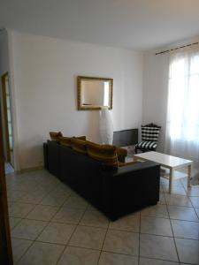 a living room with a couch and a table at Beau 3 pieces proche centre in Menton