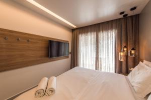 a bedroom with a bed with two towels on it at Pousada Corveta in Fernando de Noronha