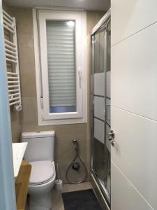 Kúpeľňa v ubytovaní Centrico Apartament al lado de la estacion d tren Vivienda de uso Turistico