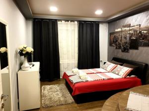 Ένα ή περισσότερα κρεβάτια σε δωμάτιο στο Ceca Apartman
