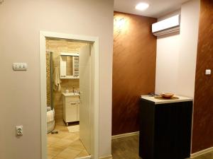 Ένα μπάνιο στο Ceca Apartman