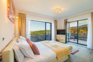 Fabulous Panorama Silver Mountain Apartments tesisinde bir odada yatak veya yataklar