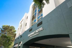 a view of the front of a hospital building at Gateway Hotel Santa Monica in Los Angeles