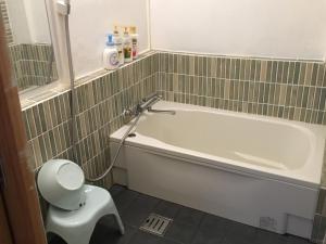 A bathroom at Little Bird Inn 旧Minato Guesthouse