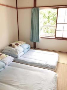 Un pat sau paturi într-o cameră la Guest House Ringo