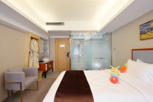 Postel nebo postele na pokoji v ubytování Shanghai Menglong Hotel Management