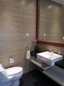 Koupelna v ubytování Vimala Hills Resort Cozy Villa Puncak Gadog Bogor
