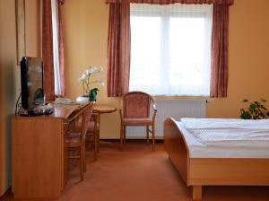 A bed or beds in a room at Hotel Weldi