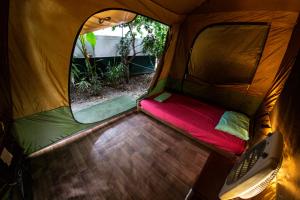 Postel nebo postele na pokoji v ubytování Dougies Backpackers Resort + 8 fotografií