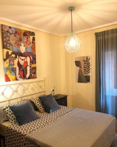 a bedroom with a bed and a chandelier at Apartment Jardines y Mar in Denia