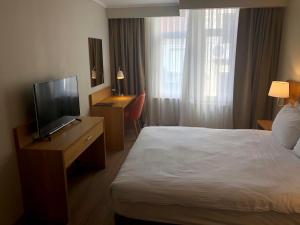 TV a/nebo společenská místnost v ubytování Hotel Fehmi Bey - Special Category