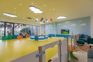 Amadria Park Kids Hotel Andrija的儿童俱乐部