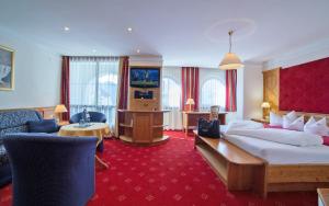 a hotel room with a bed and a living room at ... mein romantisches Hotel Toalstock in Fiss