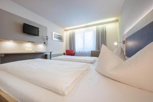 Postel nebo postele na pokoji v ubytování Landhotel Traube