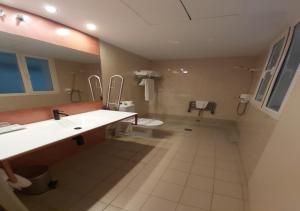 Et badeværelse på Hotel Centro Los Braseros + 51 billeder