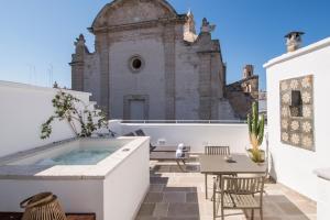 an outdoor hot tub on the roof of a building at Palazzo Mulini in Monopoli