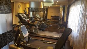 Posilňovňa alebo fitness centrum v ubytovaní Al Muntazah Plaza Hotel