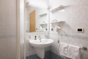 Ένα μπάνιο στο Apparthotel Sellaronda