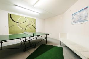 Stolní tenis v ubytování BookNassfeld nebo okolí