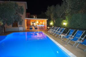 Basen w obiekcie Residence Villa Andrea lub w pobliżu