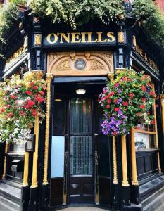 Exteriér nebo vchod ubytování O'Neills Victorian Pub & Townhouse