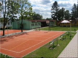 Tenis a/nebo squash v ubytování Ośrodek Wczasowo - Kolonijny Słoneczko nebo okolí