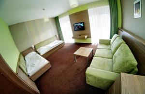 Uma área de estar em Hotel Lučivná