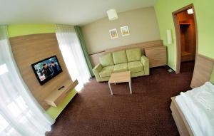 Uma televisão e/ou sistema de entretenimento em Hotel Lučivná