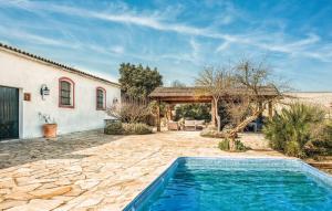 a house with a swimming pool in a yard at Jerez Viña Santa Petronila in Jerez de la Frontera