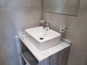 Ein Badezimmer in der Unterkunft Hotel Ionion