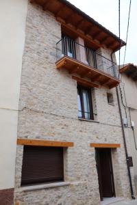 a building with a balcony on the side of it at Casa Rural Tarayuela in Cantavieja +2 photos