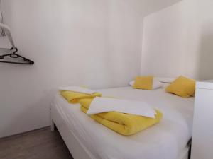 Cama ou camas em um quarto em Fjaka Camp