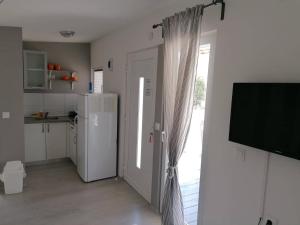 A cozinha ou cozinha compacta de Fjaka Camp