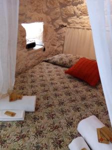 A bed or beds in a room at Trullo Monte Del Sale Még 37 kép