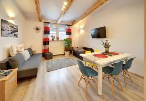 Gallery image of Apartamenty i Pokoje Karpacz - centrum Karpacza, parking w cenie! in Karpacz