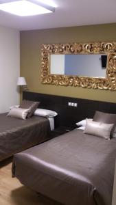 Cama o camas de una habitación en Hostal Restaurante La Muralla