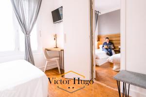 Letto o letti in una camera di Hôtel Victor Hugo Lorient