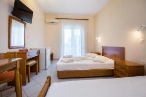 Postel nebo postele na pokoji v ubytování Filippos Hotel