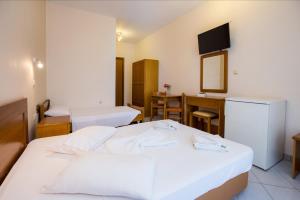 Postel nebo postele na pokoji v ubytování Filippos Hotel