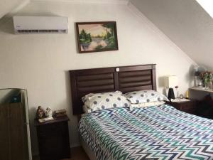a bedroom with a bed and a picture on the wall at habitaciones exclusivas in Curicó +13 photos