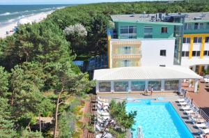 Basen w obiekcie Hotel Bryza Resort & Spa lub w pobliżu