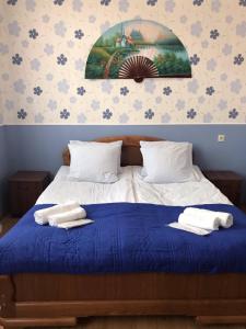 Postel nebo postele na pokoji v ubytování Max Hotel Gogi Alibegashvili