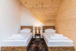 Postel nebo postele na pokoji v ubytování udanypobyt Apartamenty Czorsztyn Panorama