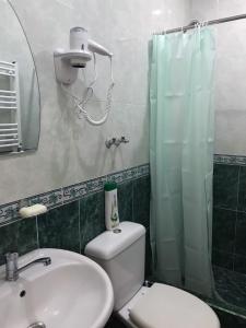 Koupelna v ubytování Max Hotel Gogi Alibegashvili + 29 fotografií