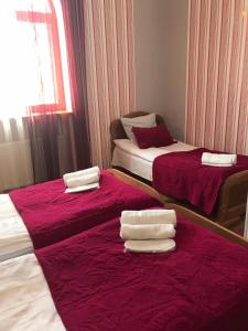 Postel nebo postele na pokoji v ubytování Max Hotel Gogi Alibegashvili