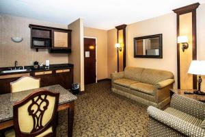 a hotel room with a couch and a living room at Heritage Hills Golf Resort & Conference Center in York