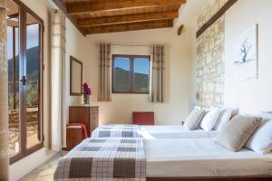Postel nebo postele na pokoji v ubytování Ionian View Villas