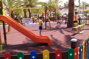 Ein Kinderspielbereich in der Unterkunft Parque Golf 6